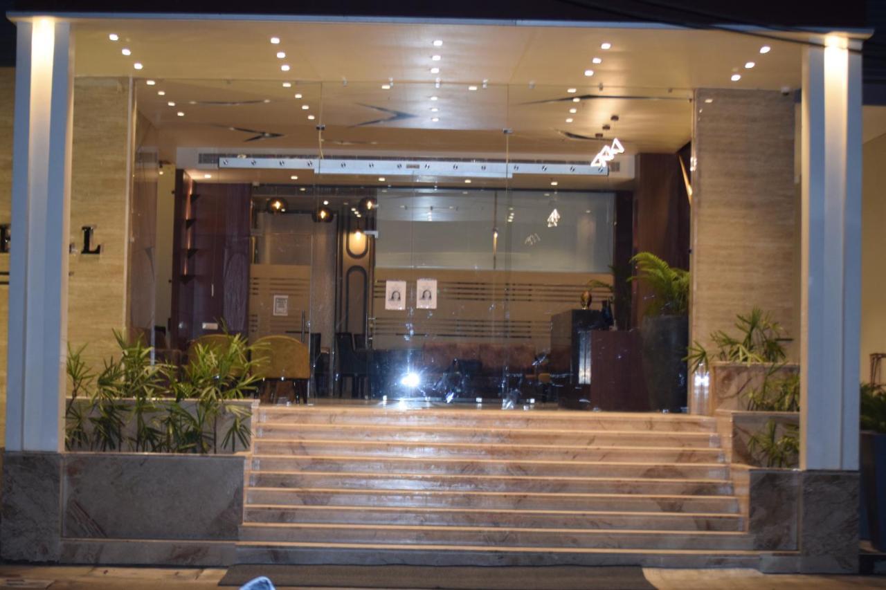 The Forest Hill Hotel Haridwār Exteriör bild